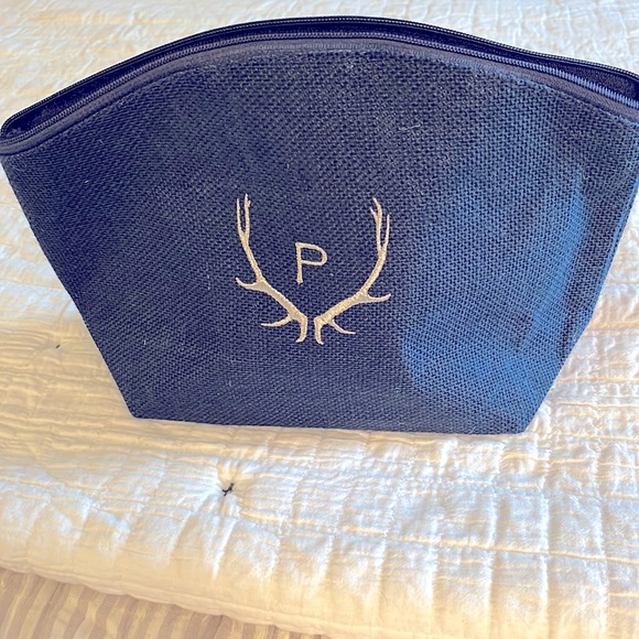 Toiletry cases - monogrammed P and plain blue - Picture 2 of 5